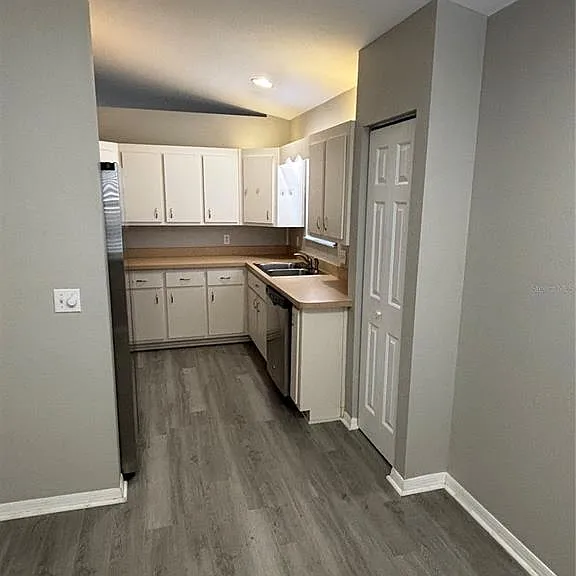 3906 NE 22nd St — Photo 5