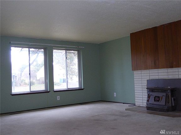 4th image of 7702 Jade Dr SW
