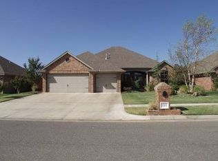 3317 Red Maple Ln, Moore, OK 73170