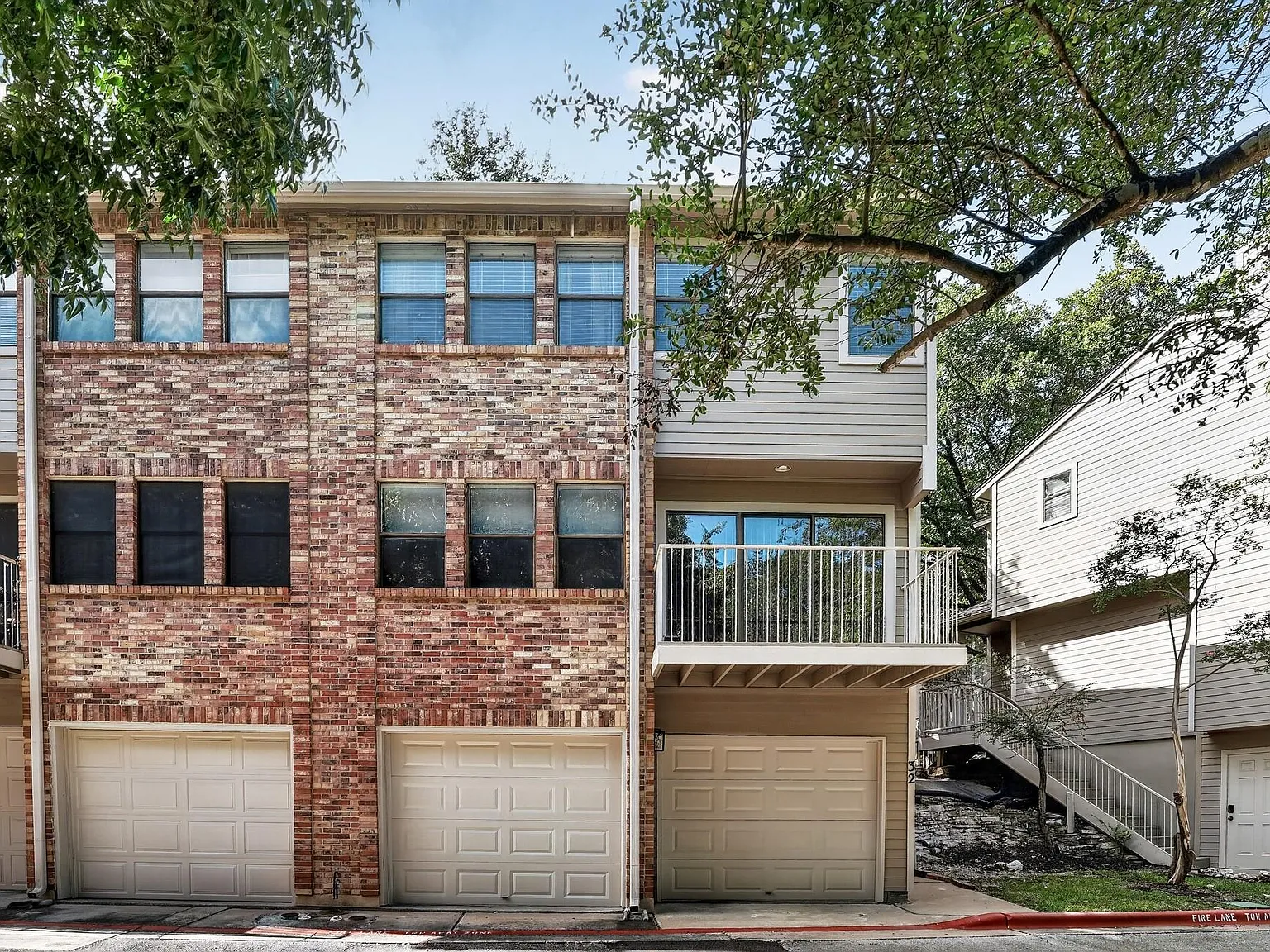 2 bed, 2.5 bath, 1167 sqft, $2,200 — Photo 3