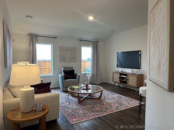 4th image of 15711 Draft St