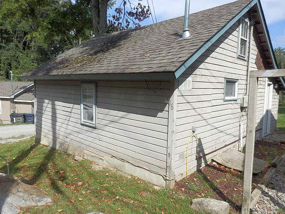 3rd image of 16 Tonianne Dr
