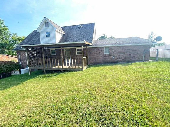 5th image of 610 Seven Oaks Dr