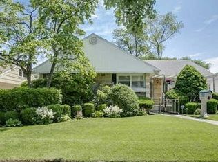 7561 196th Pl, Fresh Meadows, NY 11366