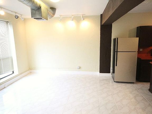 4th image of 710 S Medina APT 201