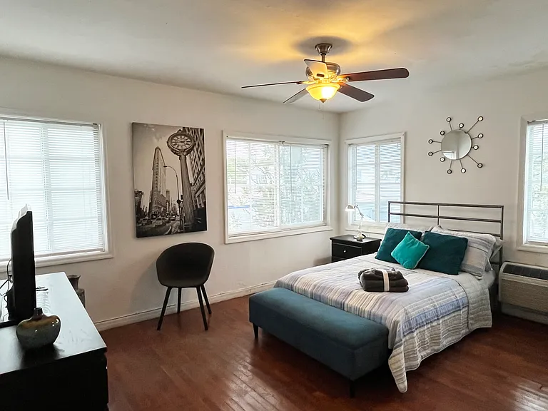 511 NE 75th St #2 — Photo 8