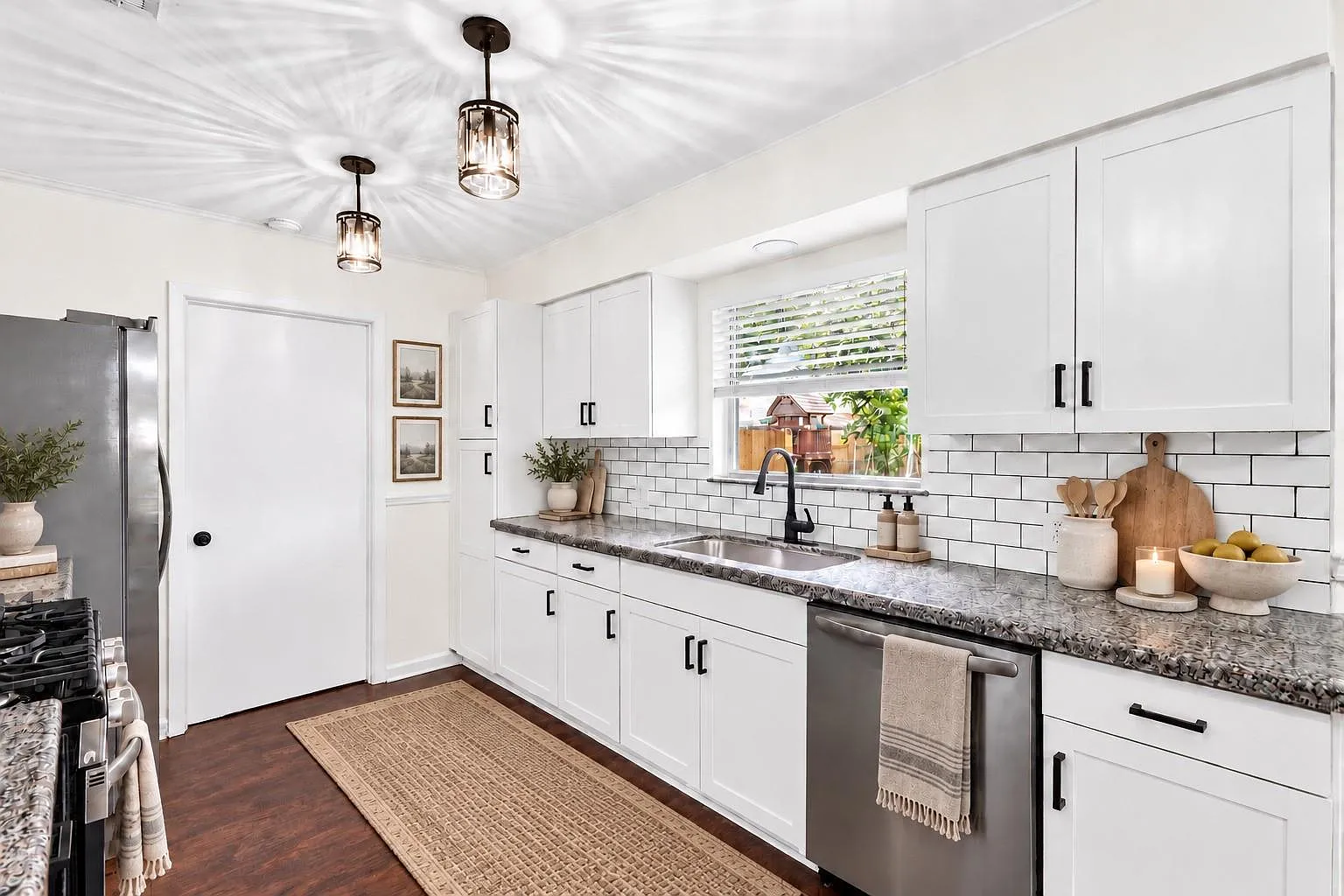 2 bed, 1.0 bath, 1180 sqft, $1,800 — Photo 3