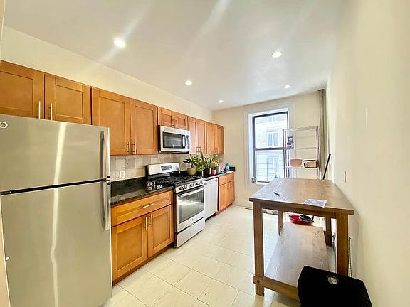 4th image of 251 W 81st St #4U
