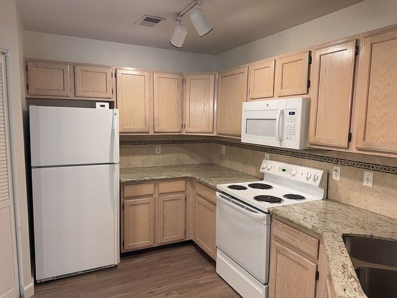 3rd image of 4545 Wheaton Dr Unit F150