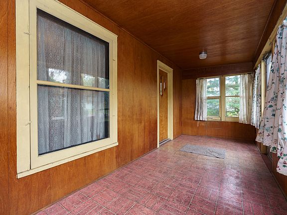 3rd image of 702 Wallace Ave