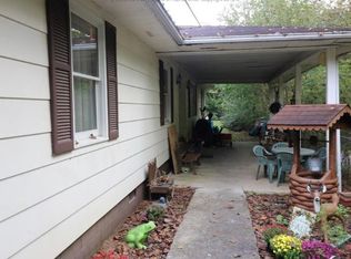272 Little Harts Crk, Harts, WV 25524