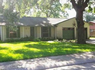 610 Sycamore St, Lake Jackson, TX 77566