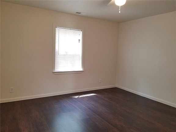 4th image of 1100 Leyenda Dr