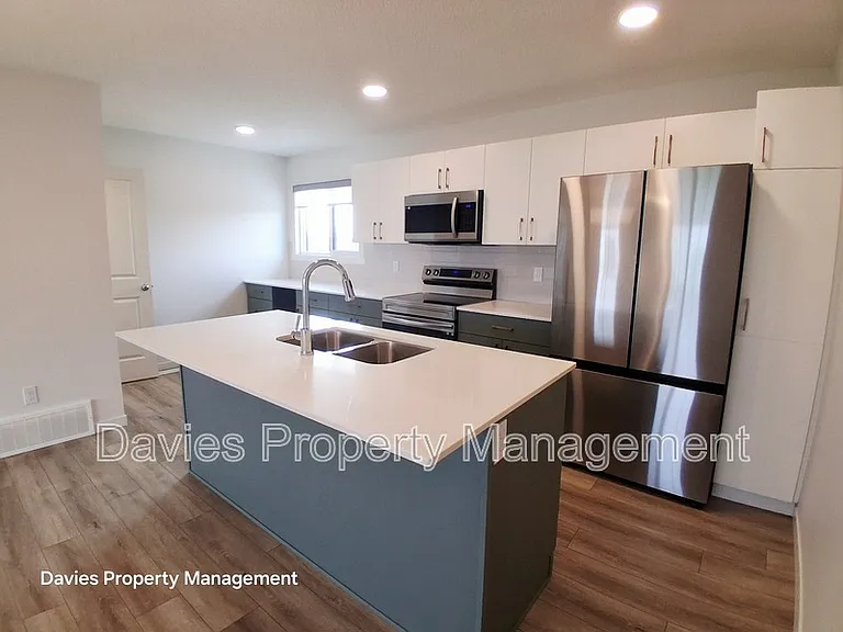 32 Jensen Gate — Photo 3