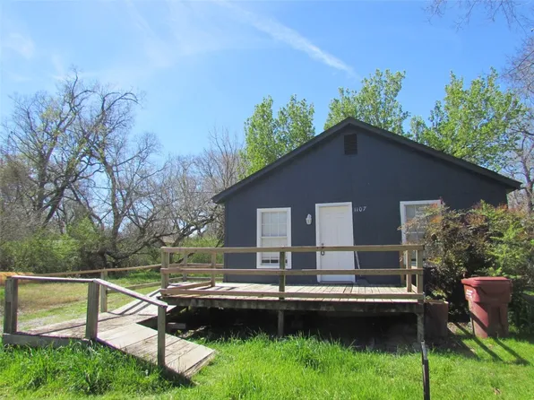 1107 Beech St, Bonham, TX 75418