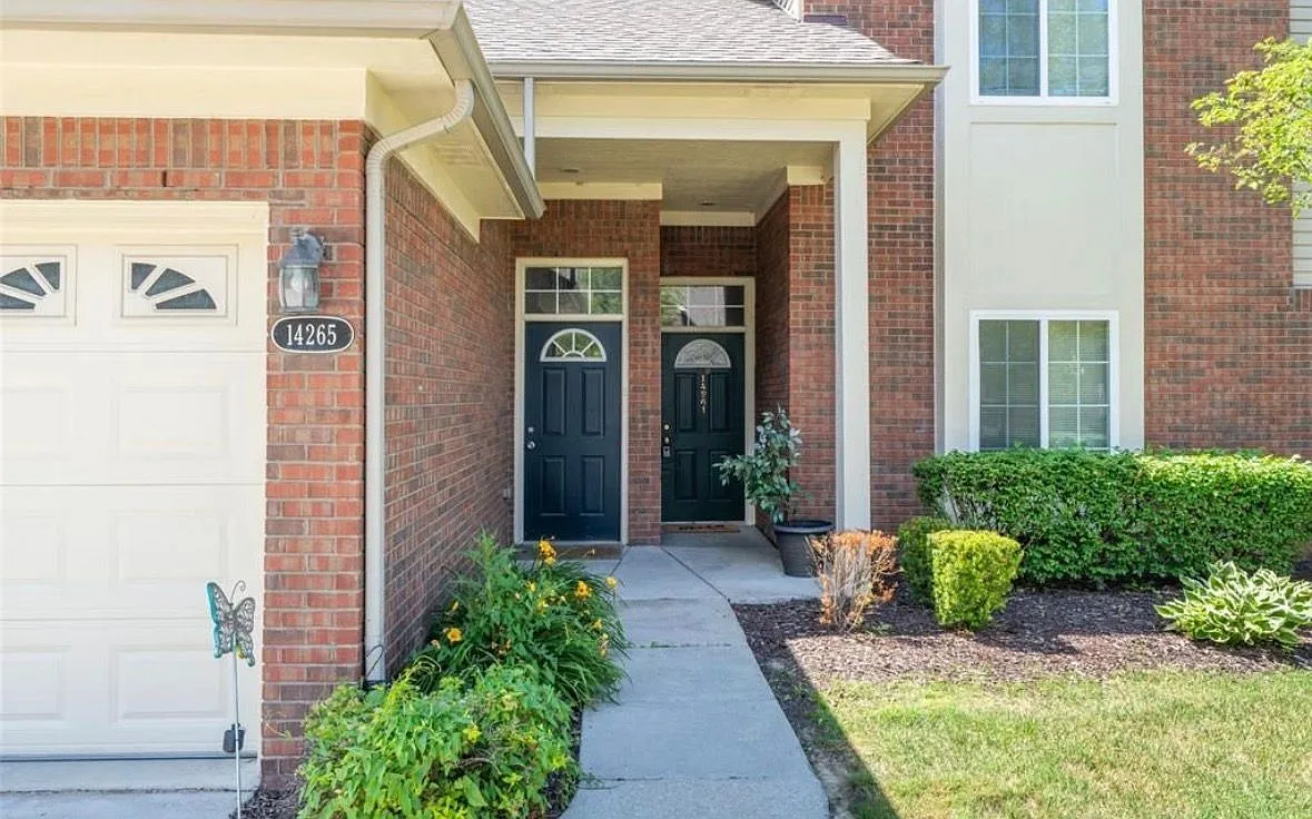 2 bed, 2.0 bath, 1558 sqft, $2,000 — Photo 3
