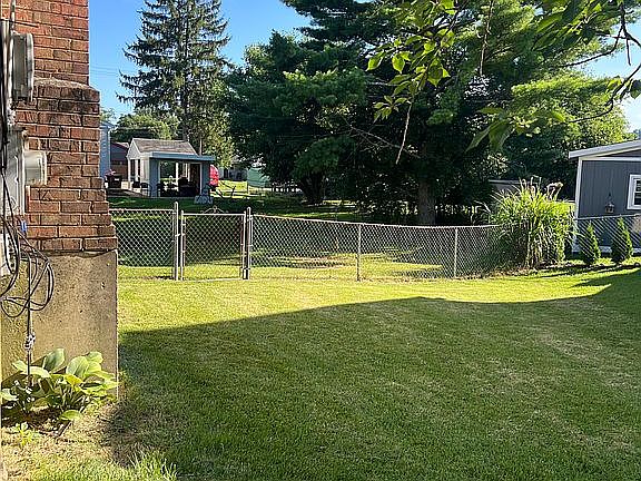 3rd image of 342 Miller Ct