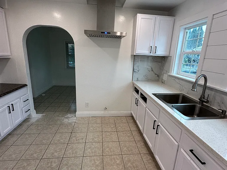 10923 S Firmona Ave — Photo 13