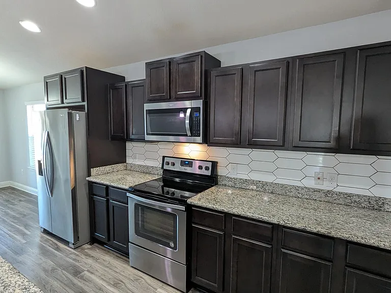 2401 Spur Ln — Photo 17