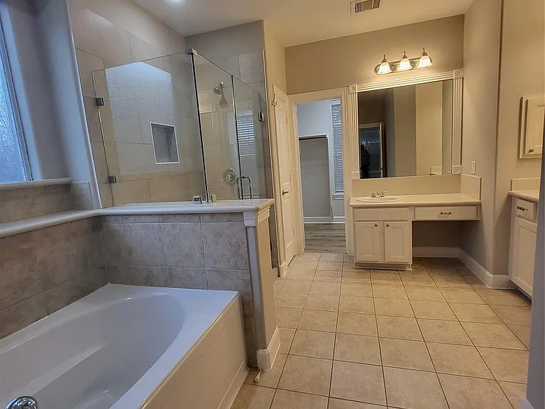 606 Admiral Bay Ln — Photo 28