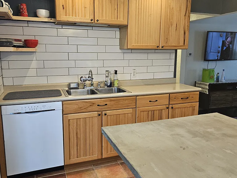 892 W 9th Ave — Photo 10