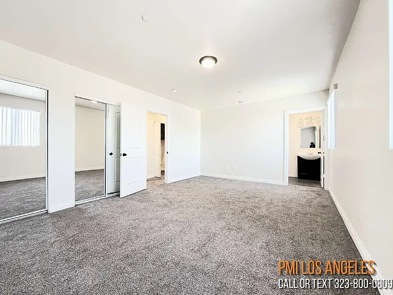114 W 50th St — Photo 12