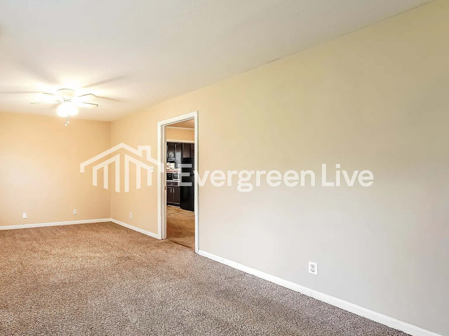 3 bed, 1.0 bath, 1200 sqft, $1,045 — Photo 3