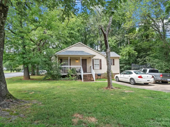 1048 Pinafore Dr, Charlotte, NC 28212