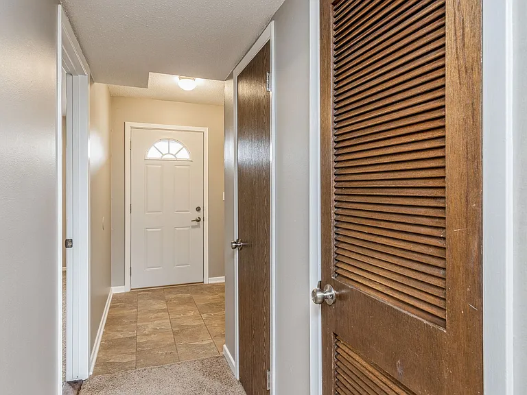 2079 NW Hickory Ln — Photo 3