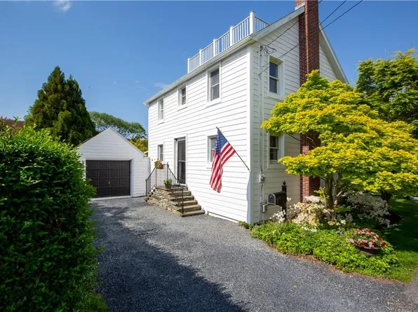 7 Maher Ct, Newport, RI 02840