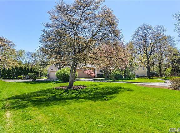 3rd image of 35 Fairway Ct