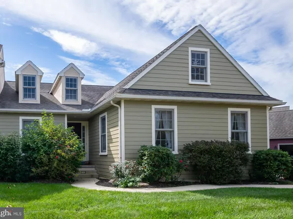 15 Parkside Dr, Elverson, PA 19520