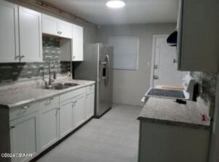 528 Park Dr, Daytona Beach, FL 32114