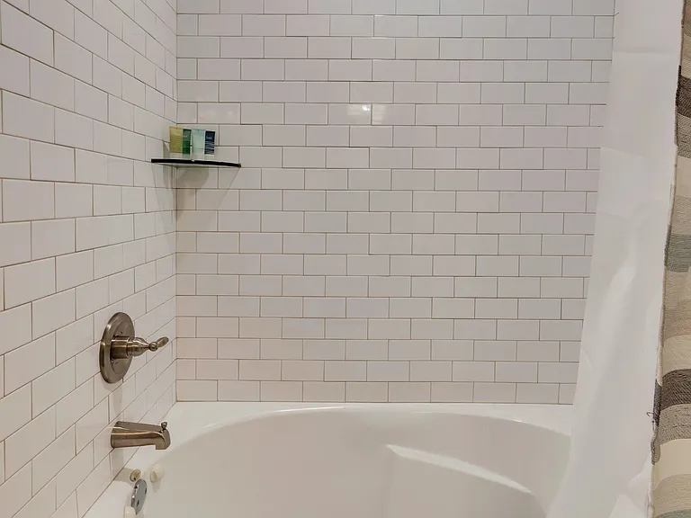 118 Alexander Blvd — Photo 7