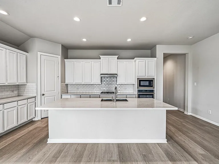 7623 Coral Lake Dr — Photo 15