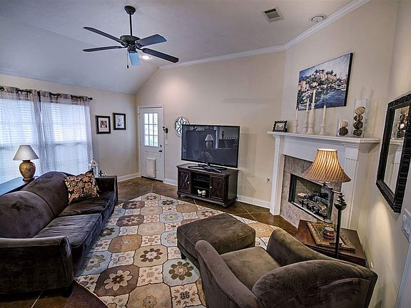 5th image of 128 Beechwood Cir