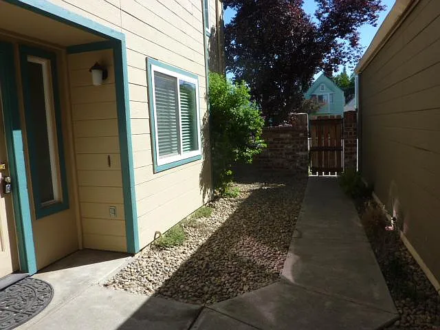 429 Benjamin Pl — Photo 2