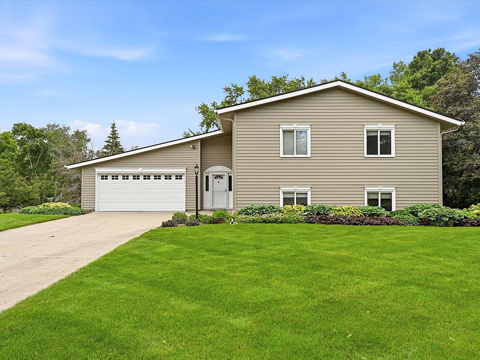 1st image of 1484 Crest Dr