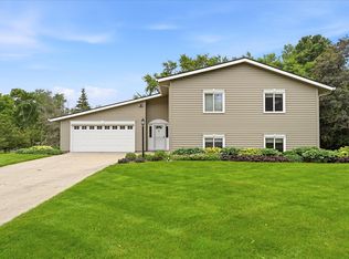 1484 Crest Dr, Chaska, MN 55318