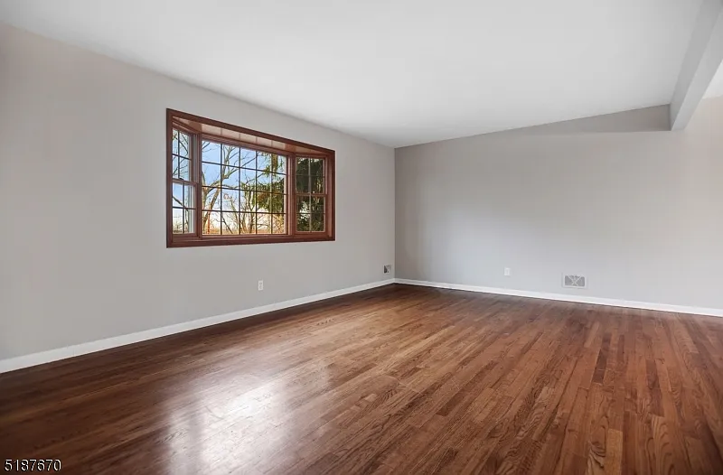 4 bed, 2.5 bath, $4,500 — Photo 2