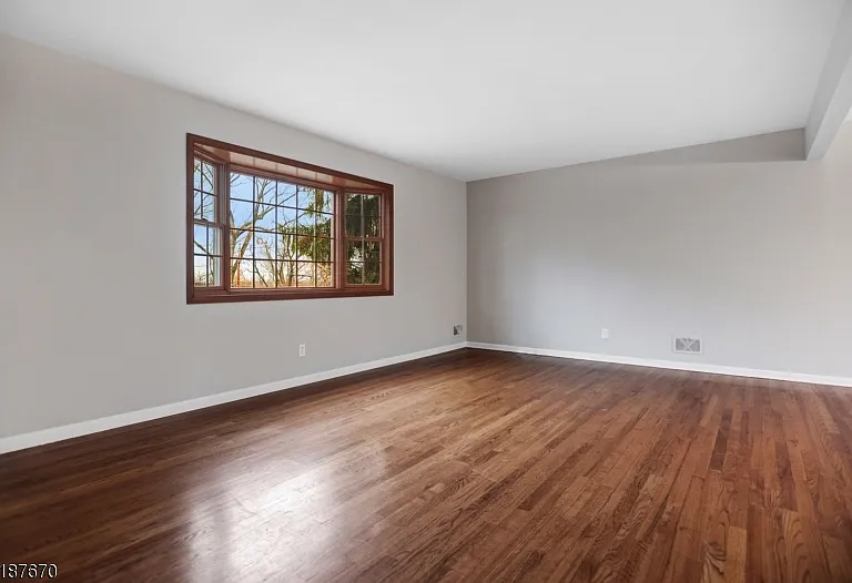 28 Bear Brook Ln — Photo 2