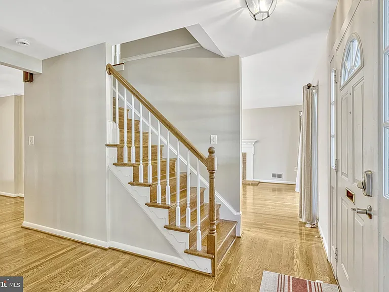 5021 Fleming Dr — Photo 6
