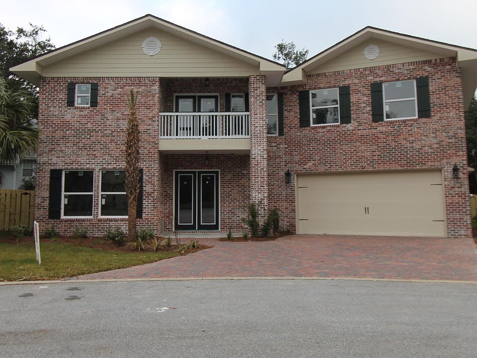 1st image of 14 Plantation Oaks Dr