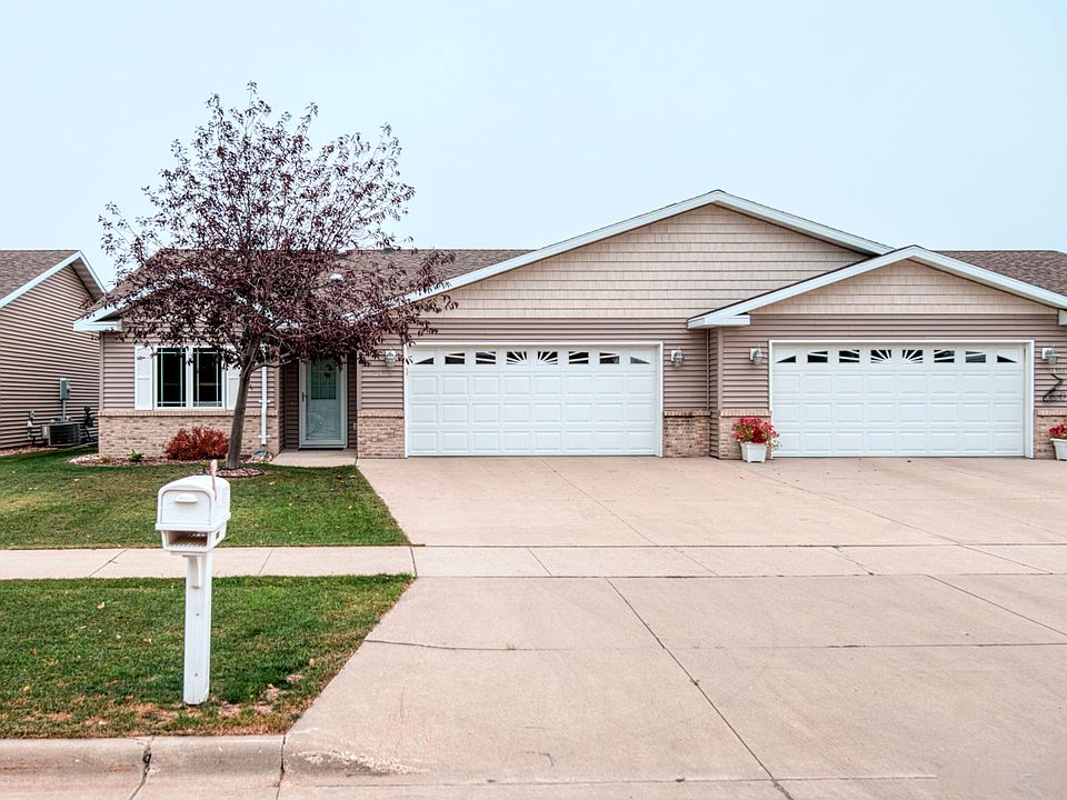 1st image of 2122 Pembrooke Dr