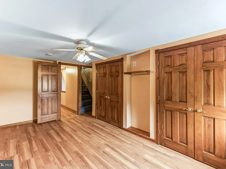 466 Logan Ave — Photo 16