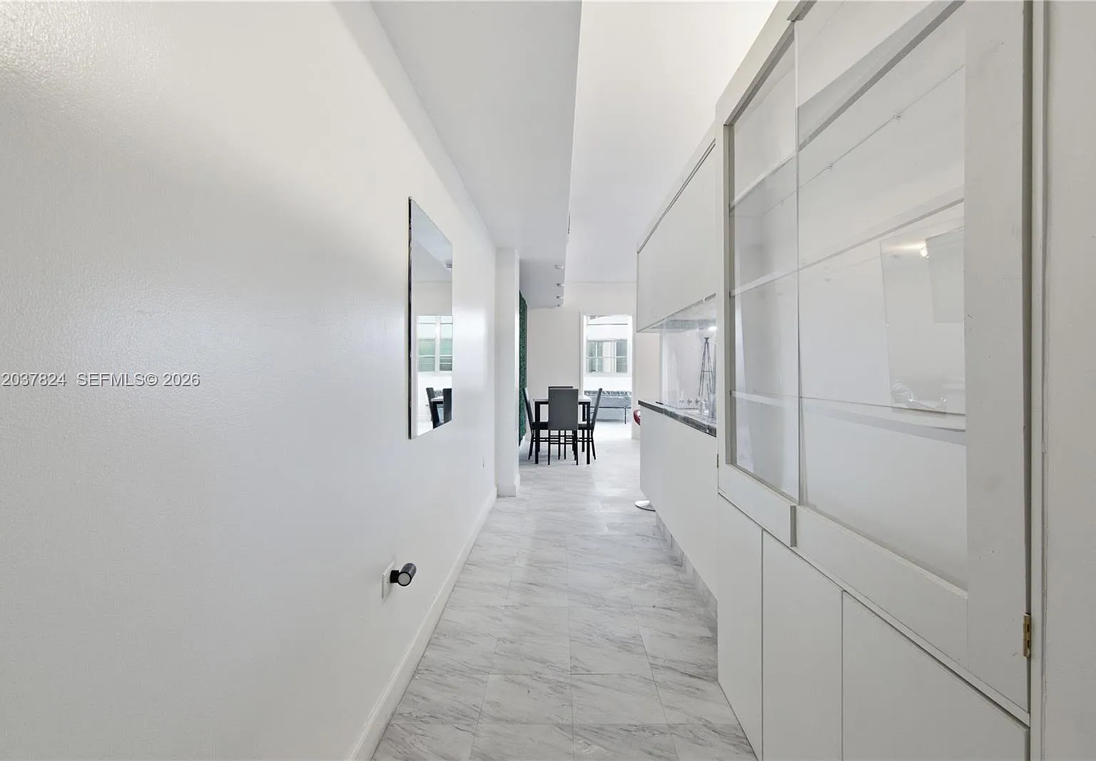 Four Ambassadors Condo Ph — Photo 3