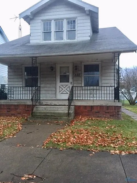 330 E Pearl St photo 1