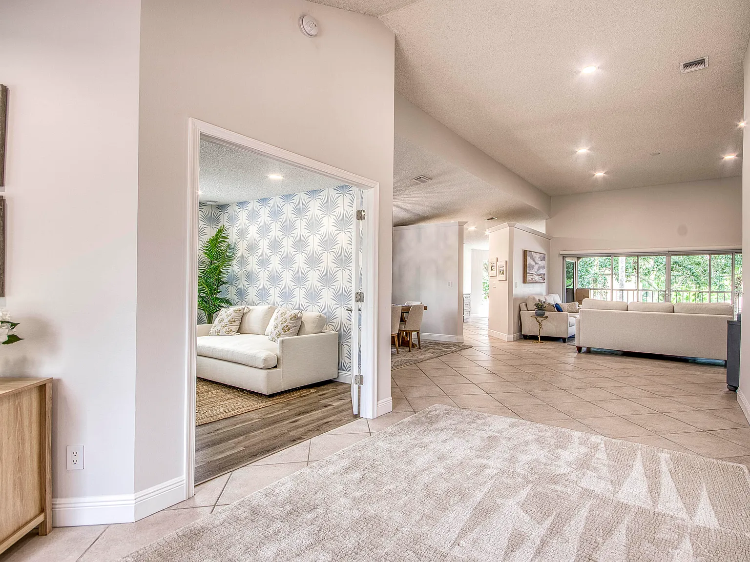 3 bed, 2.0 bath, 2072 sqft, $10,000 — Photo 3