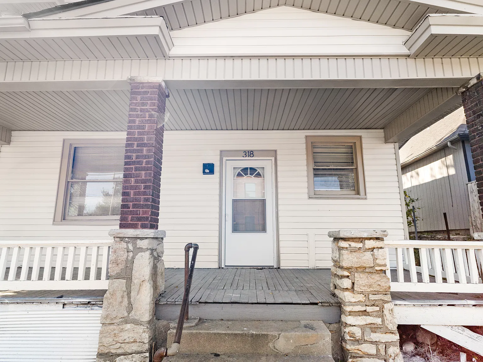 8 bed, 1872 sqft, $2,610 — Photo 3