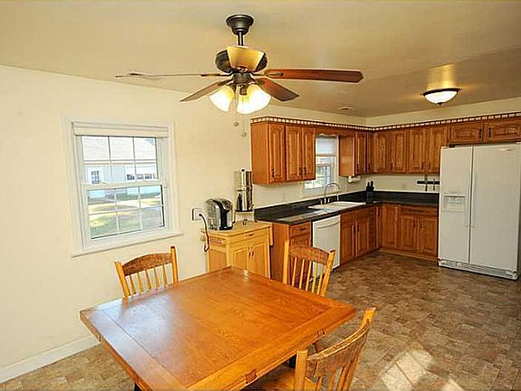 4th image of 220 Kalmar Dr